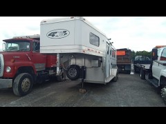 BUY 4 STAR TRAILOR 3 HORSE SLANT LOAD 2014 DRESSING ROOM, Abingdon Auto Auction, Inc.