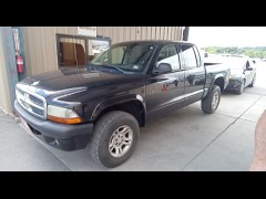 BUY DODGE DAKOTA 2004 4DR QUAD CAB 131