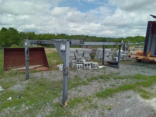 BUY HENDERSON FSHVA14HYD 2010 SPREADER - ABRASIVE - HYDRAULI, Abingdon Auto Auction, Inc.