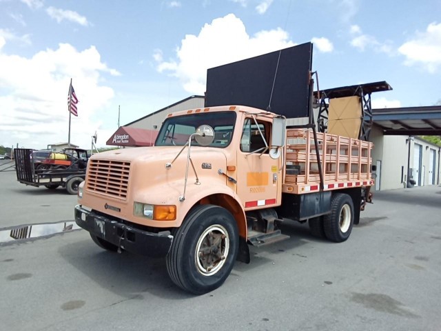 BUY INTL. 4700 1996 TRUCK - CRASH CUSHION - NCHRP3, Abingdon Auto Auction, Inc.