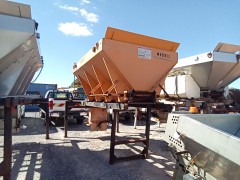 2000 HENDERSON FSH10VA00HYD SPREADER - ABRASIVE - HYDRAULI 