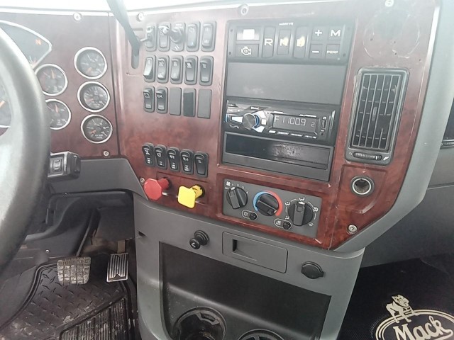 BUY MACK ROAD TRACTOR  2017 ROAD TRACTOR , Abingdon Auto Auction, Inc.